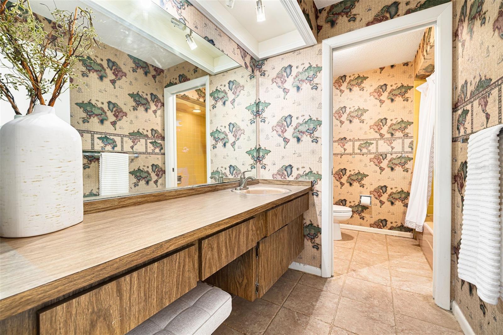 Listing photo id 17 for 3301 San Gabriel Street