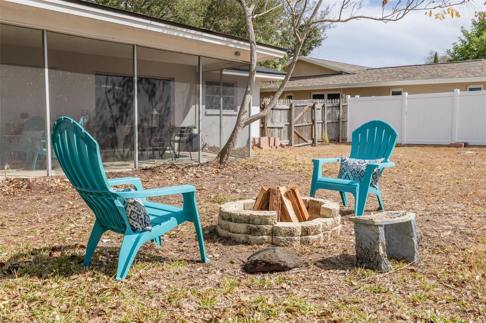 Listing photo id 25 for 3301 San Gabriel Street