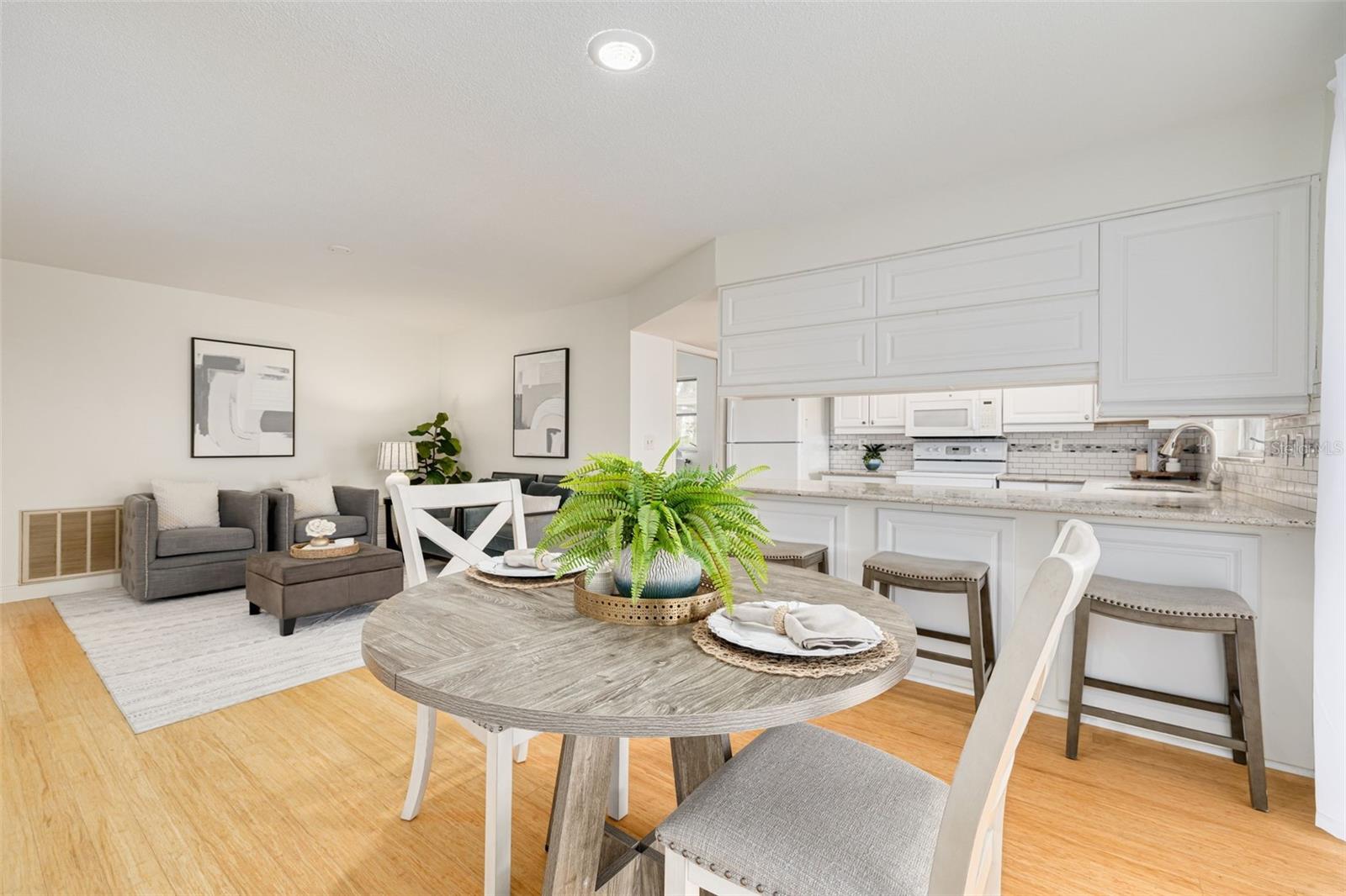 Listing photo id 7 for 3301 San Gabriel Street