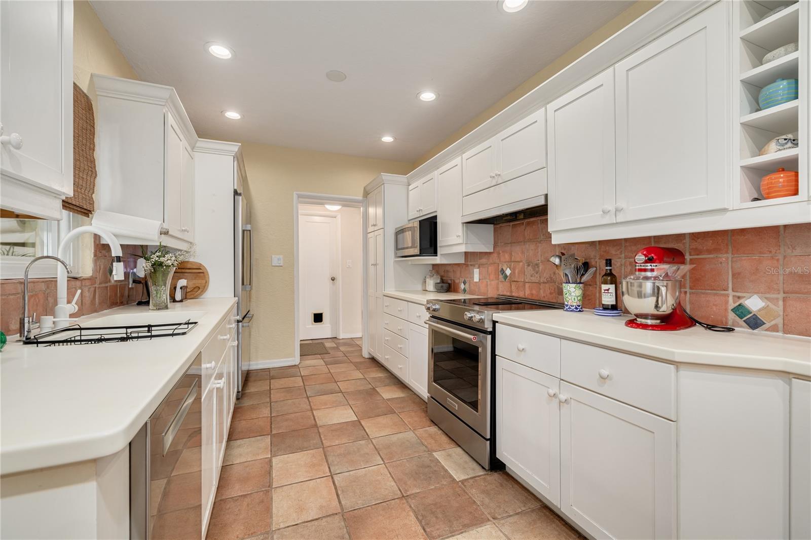 Image 14 of 54 For 438 Villagrande Avenue S