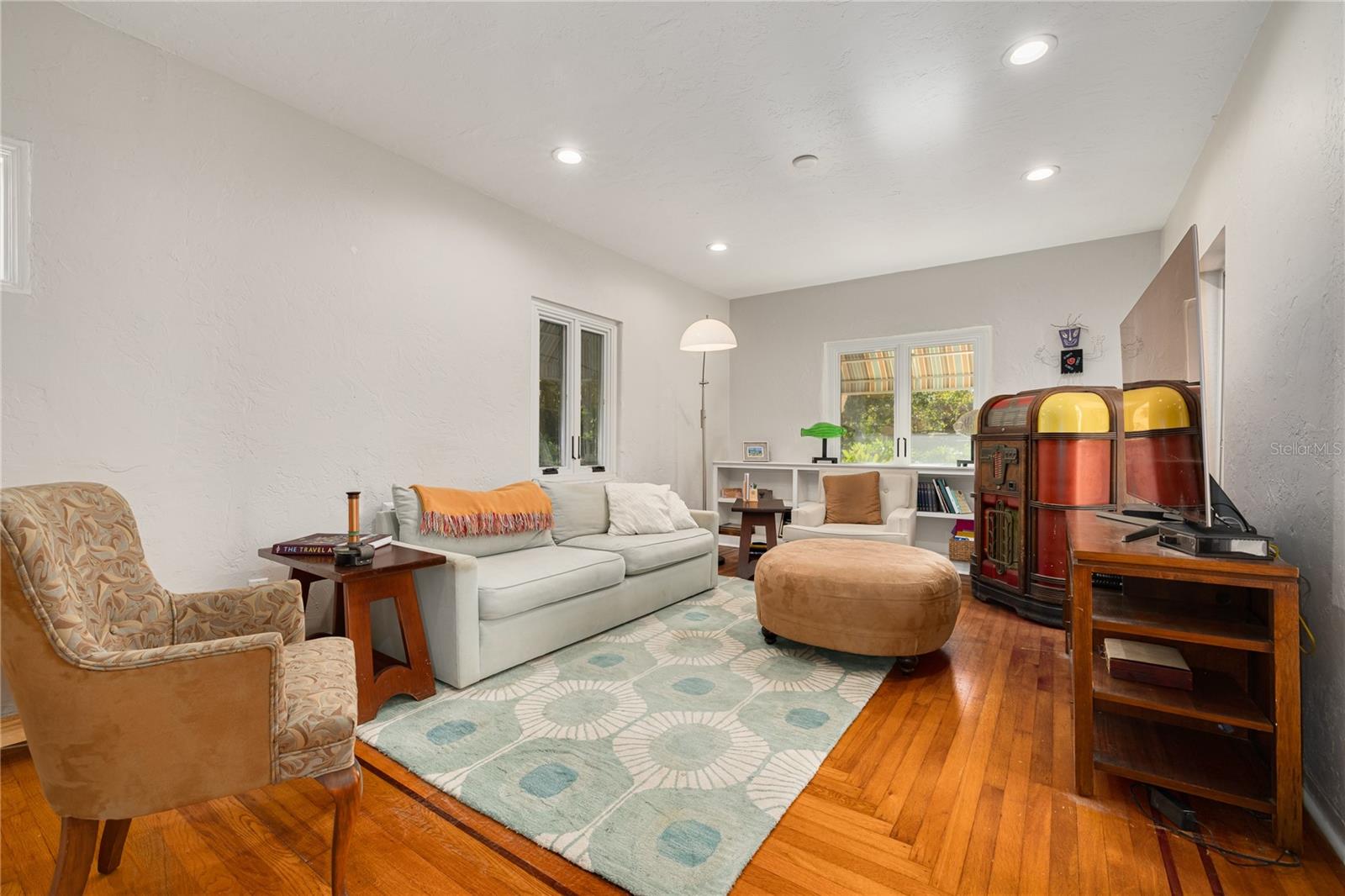 Image 18 of 54 For 438 Villagrande Avenue S