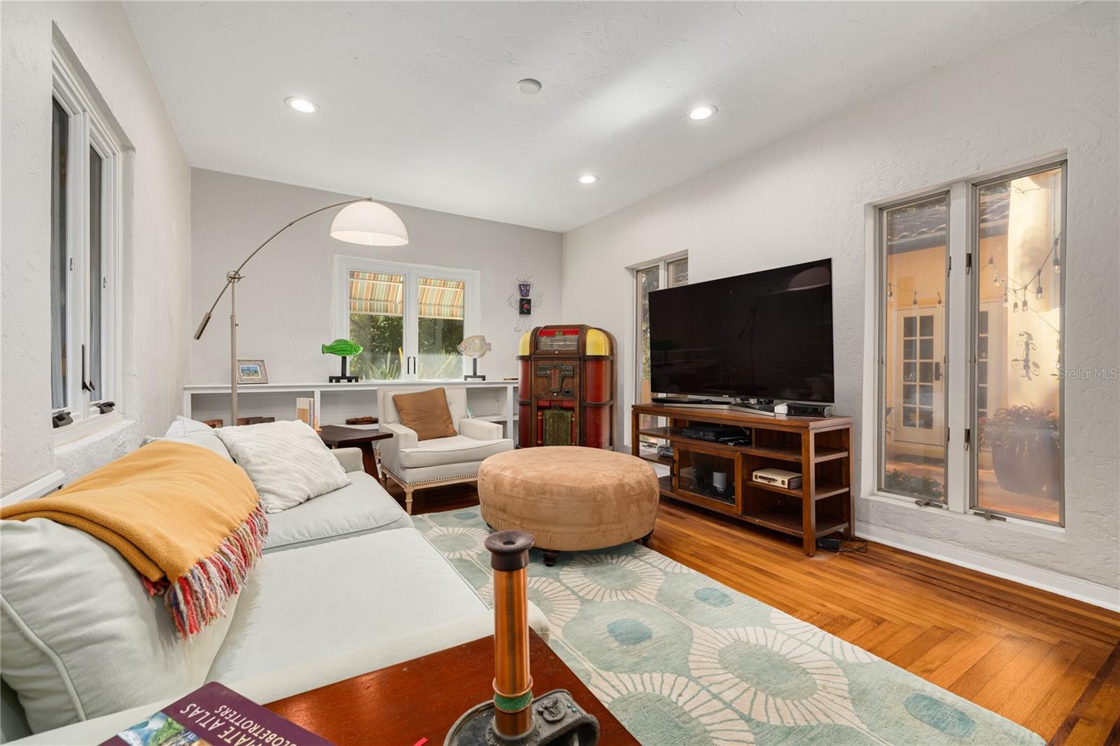 Image 19 of 54 For 438 Villagrande Avenue S