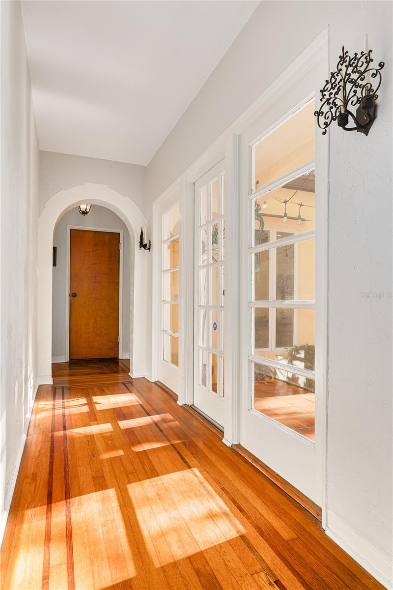 Image 20 of 54 For 438 Villagrande Avenue S