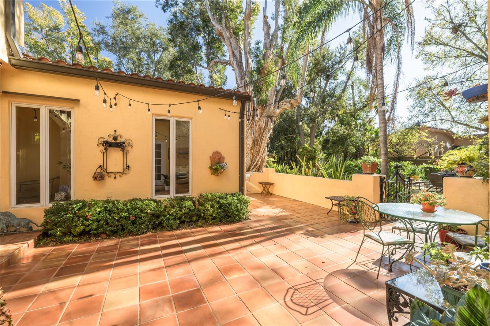 Image 21 of 54 For 438 Villagrande Avenue S