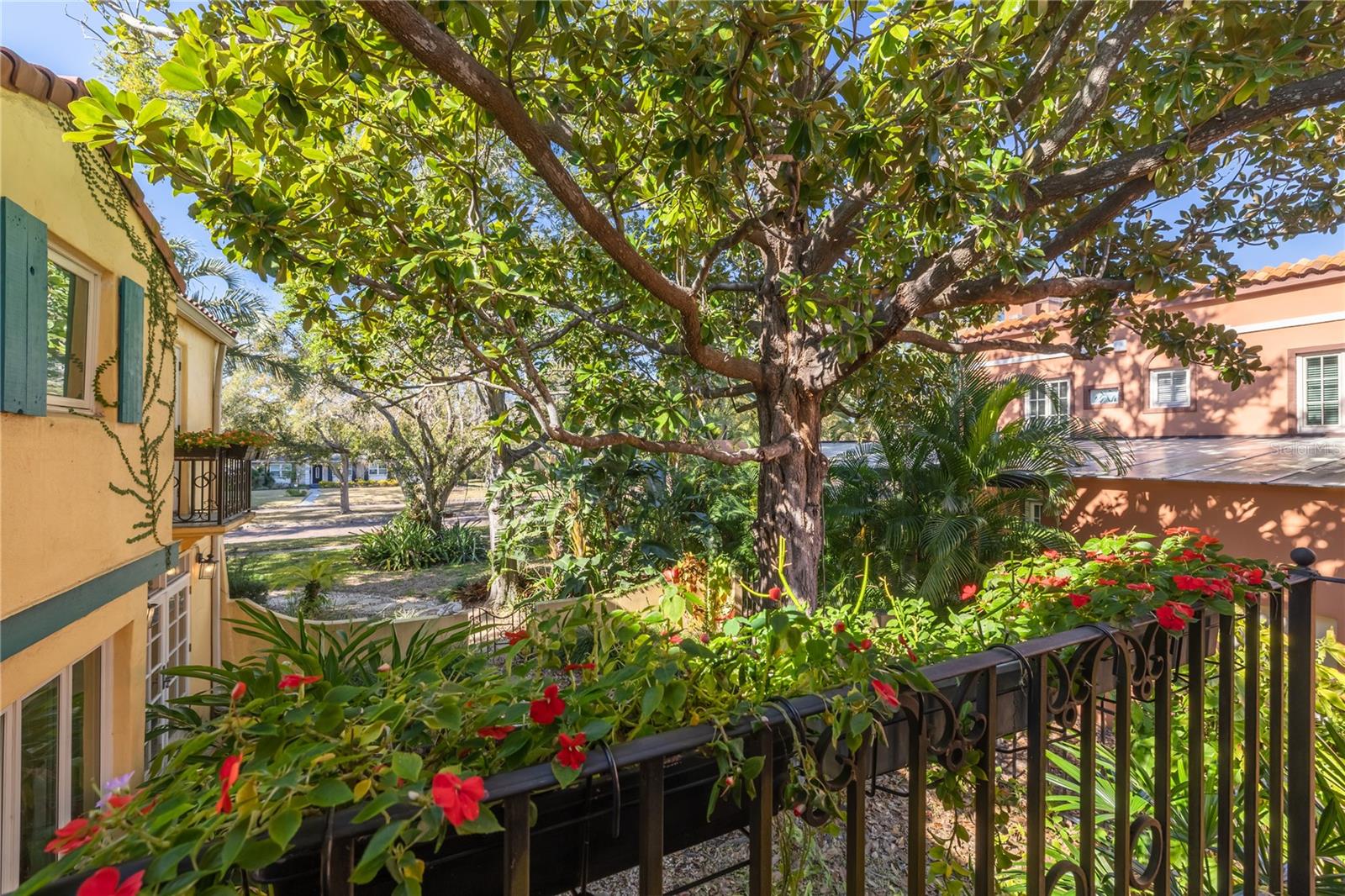 Image 33 of 54 For 438 Villagrande Avenue S