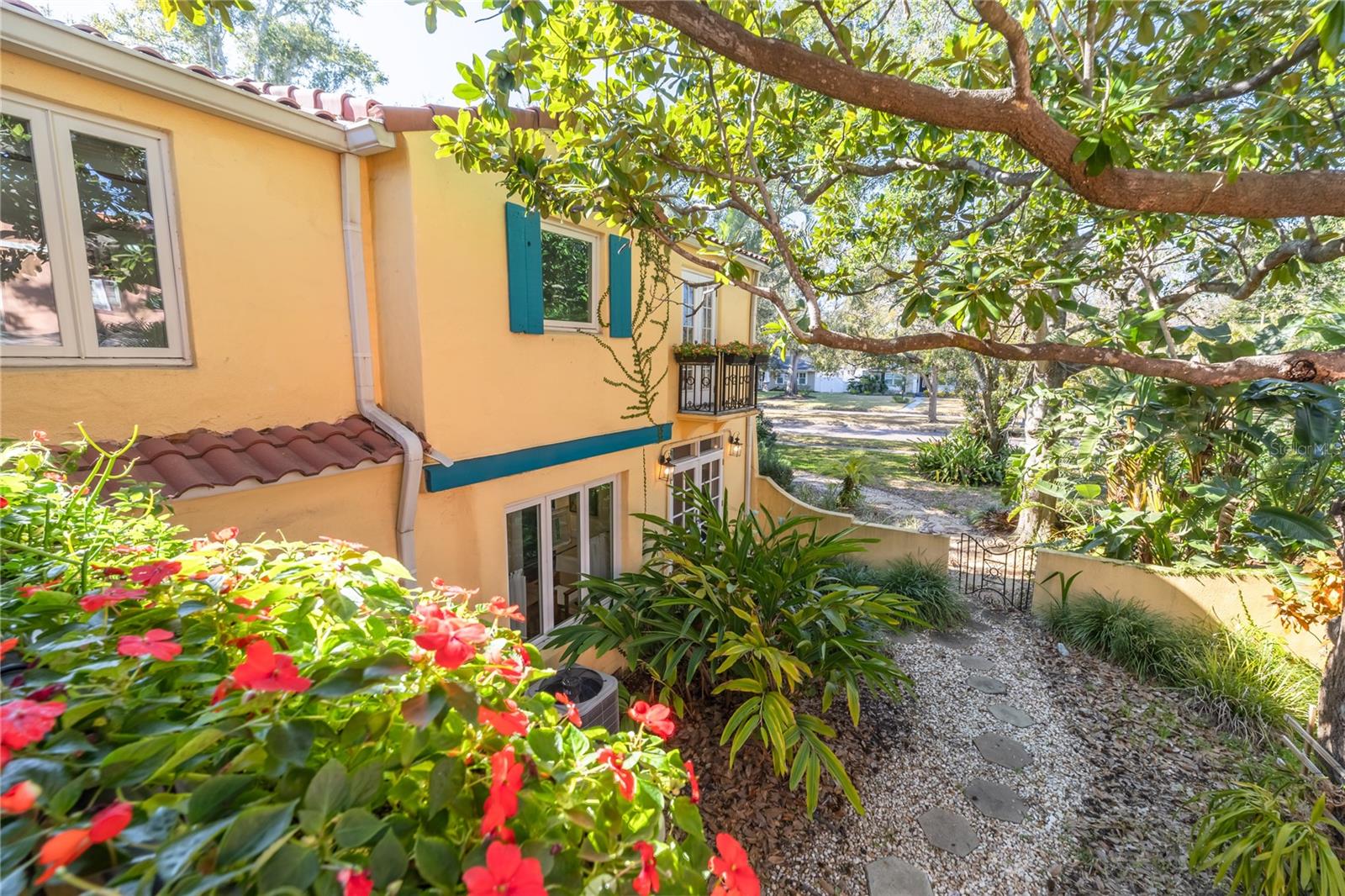 Image 34 of 54 For 438 Villagrande Avenue S