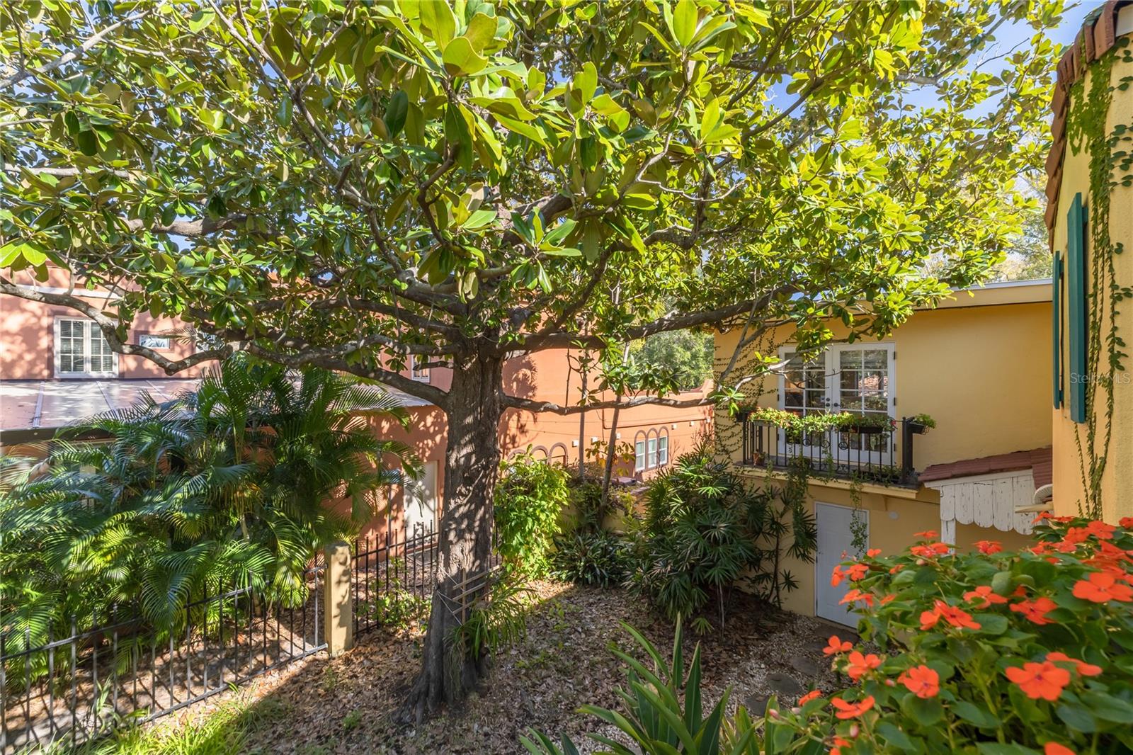 Image 39 of 54 For 438 Villagrande Avenue S