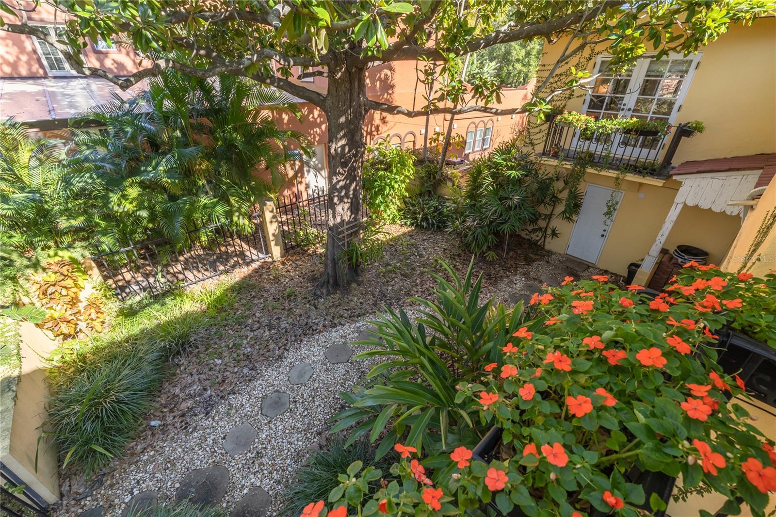 Image 41 of 54 For 438 Villagrande Avenue S