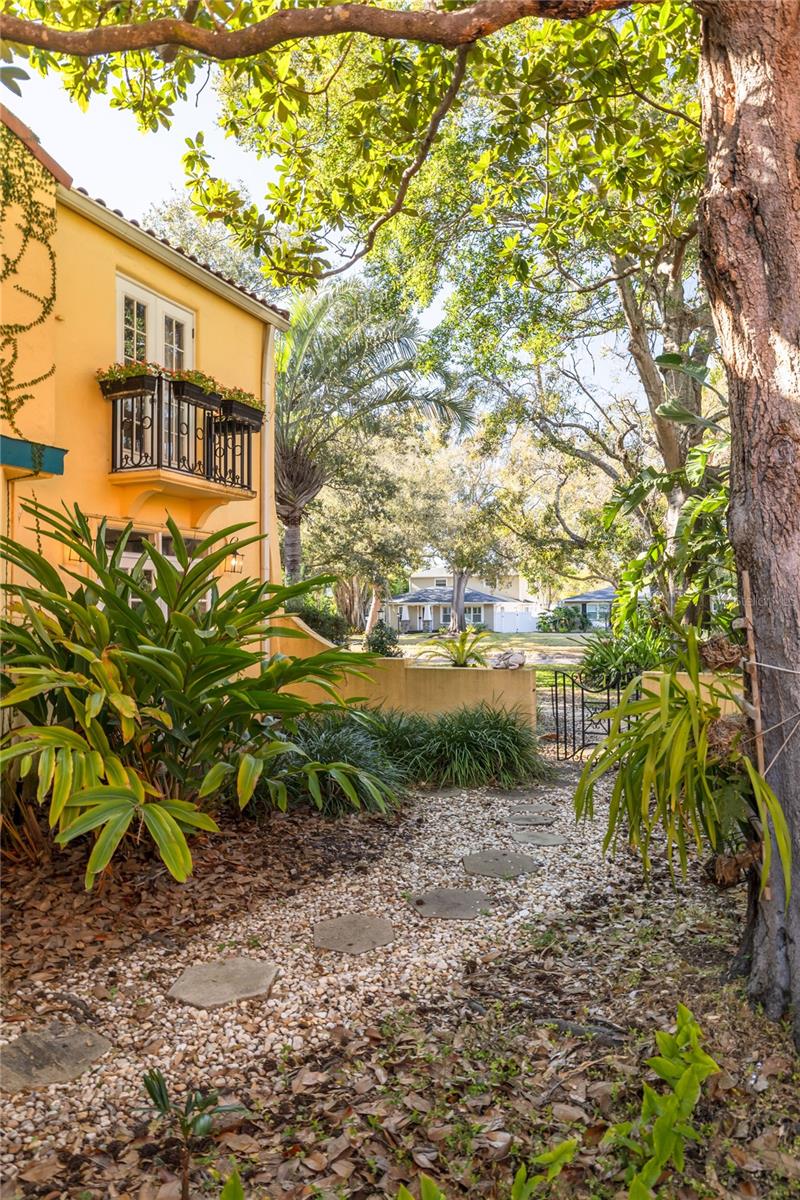 Image 43 of 54 For 438 Villagrande Avenue S