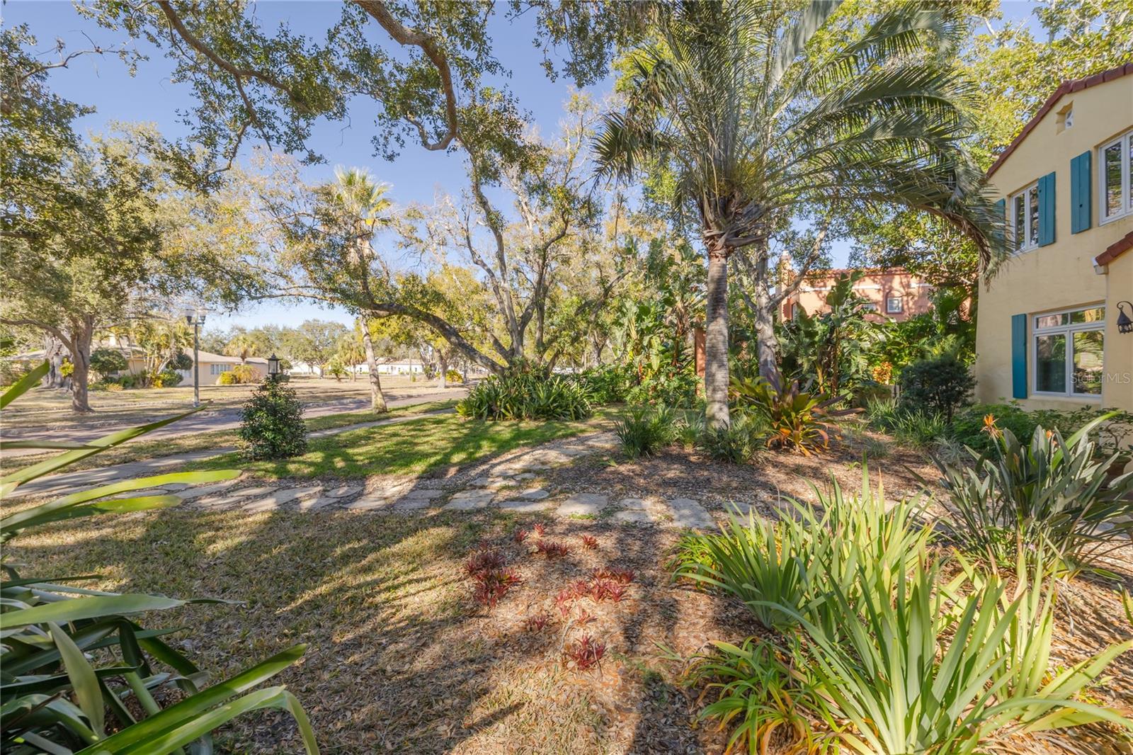 Image 5 of 54 For 438 Villagrande Avenue S