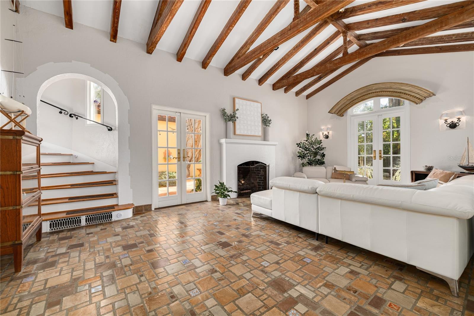 Image 6 of 54 For 438 Villagrande Avenue S