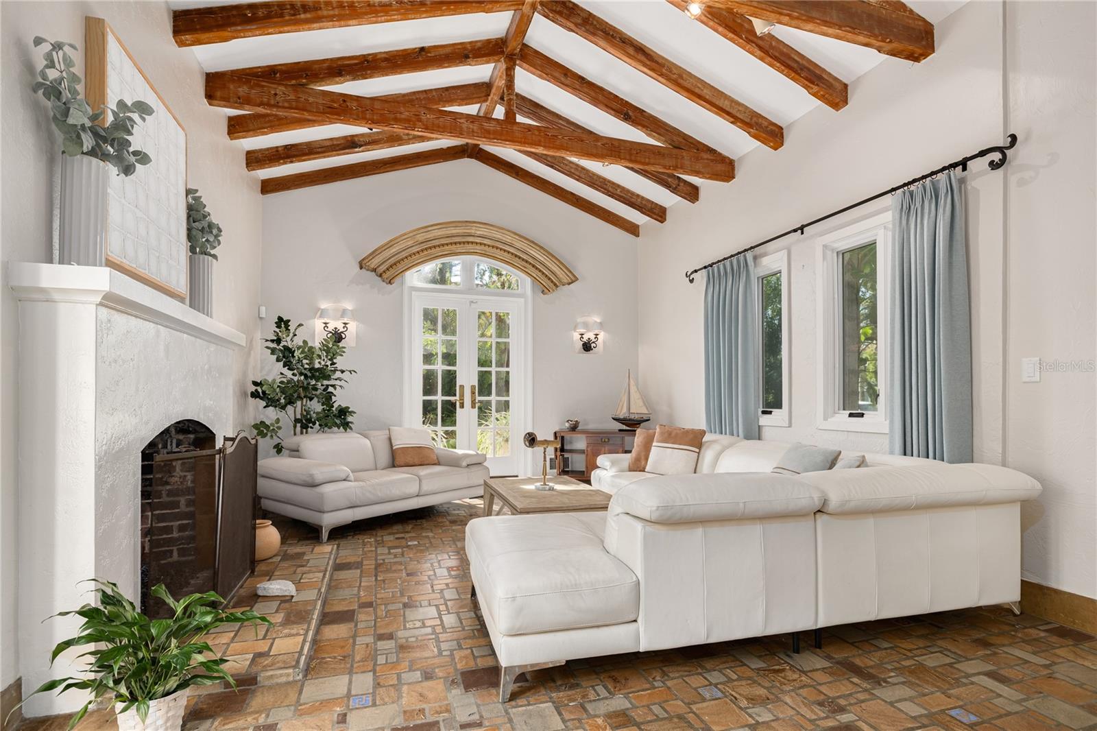 Image 7 of 54 For 438 Villagrande Avenue S