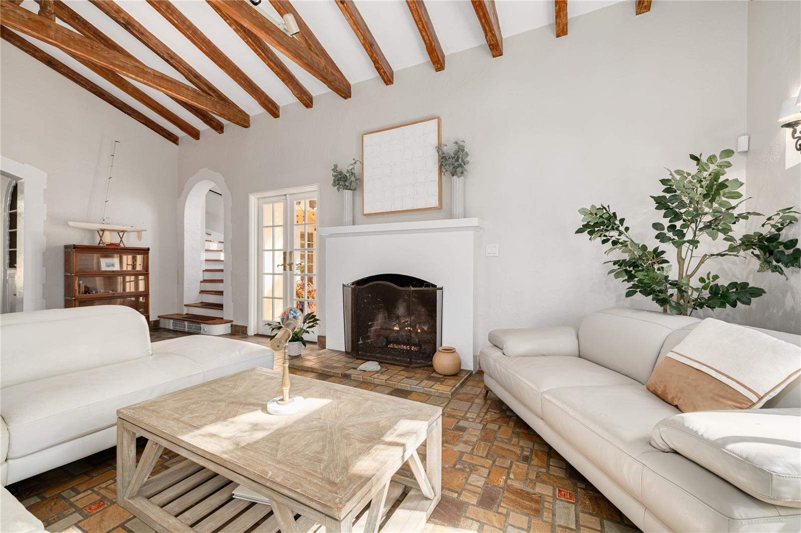 Image 8 of 54 For 438 Villagrande Avenue S