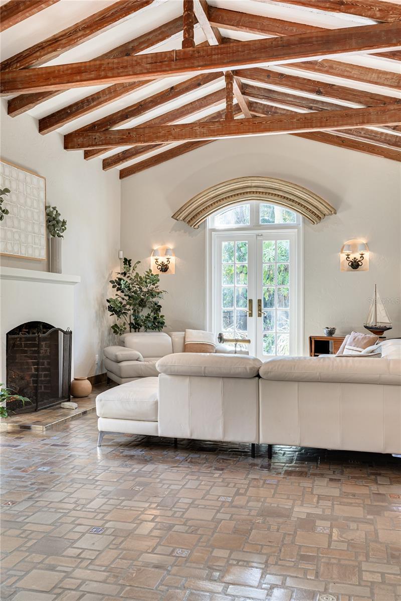 Image 9 of 54 For 438 Villagrande Avenue S