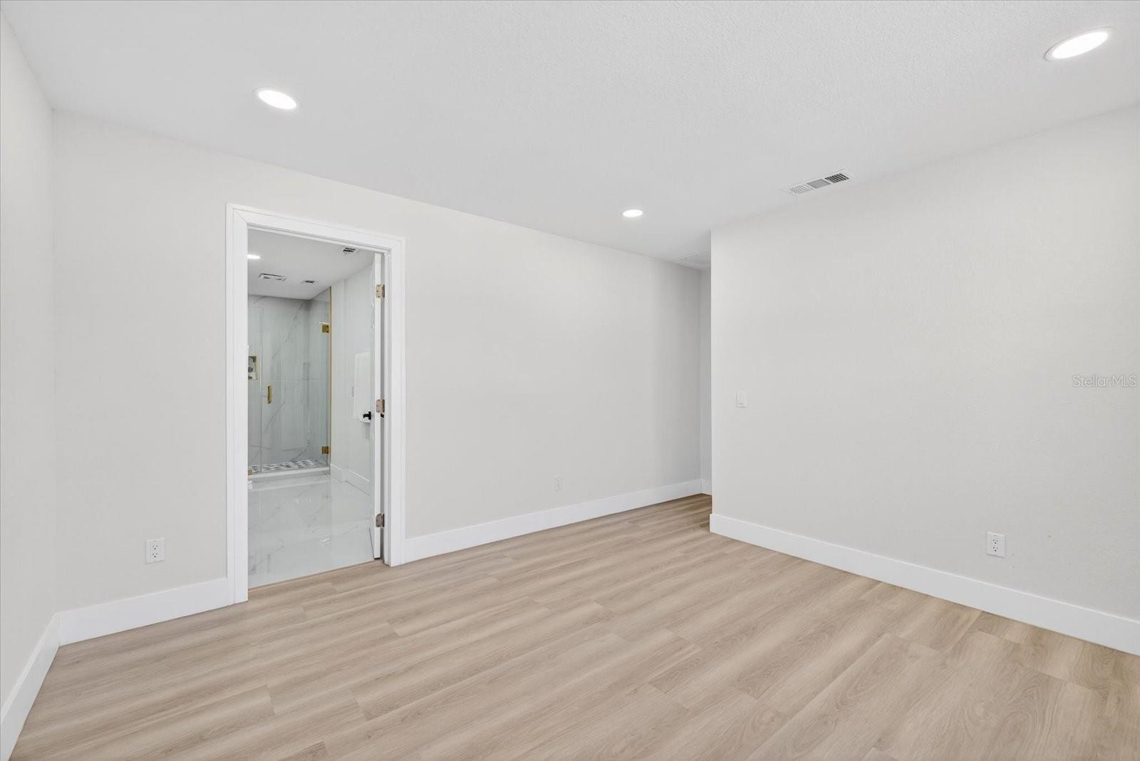 Image 10 of 32 For 6403 Elliot Drive