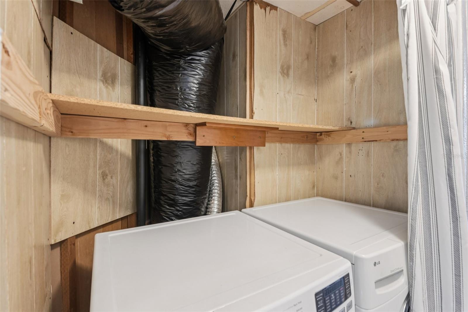 Image 21 of 29 For 13228 Lauderdale Street