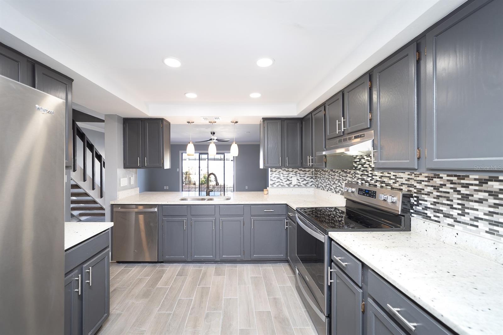 Image 10 of 29 For 16076 Dawnview Drive