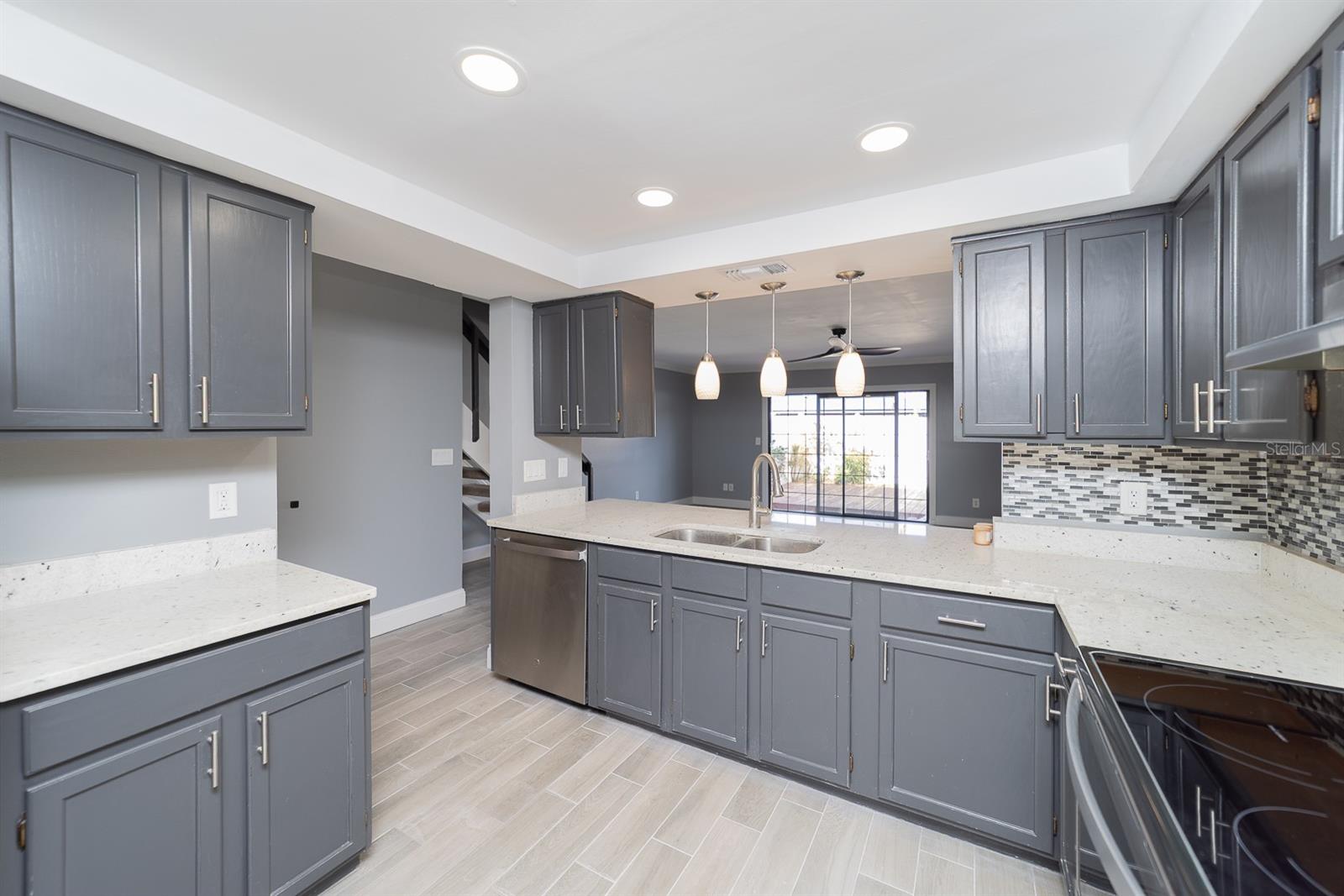 Image 12 of 29 For 16076 Dawnview Drive