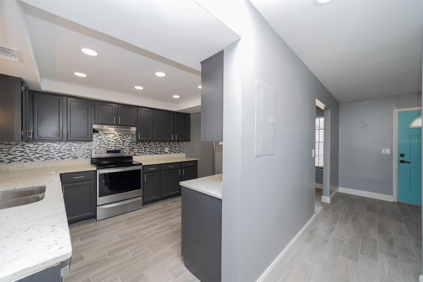 Image 14 of 29 For 16076 Dawnview Drive