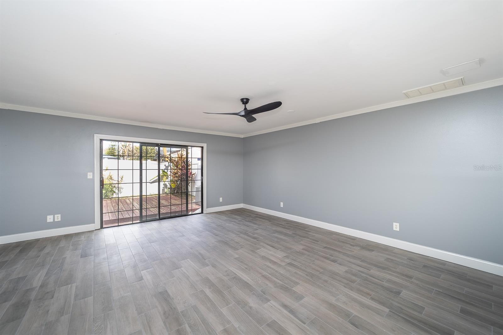 Image 16 of 29 For 16076 Dawnview Drive