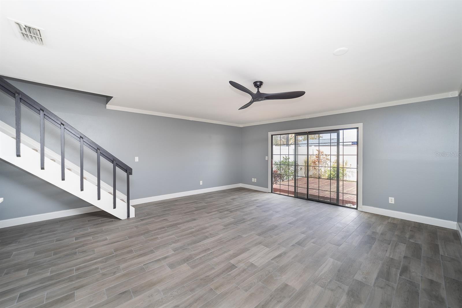 Image 17 of 29 For 16076 Dawnview Drive