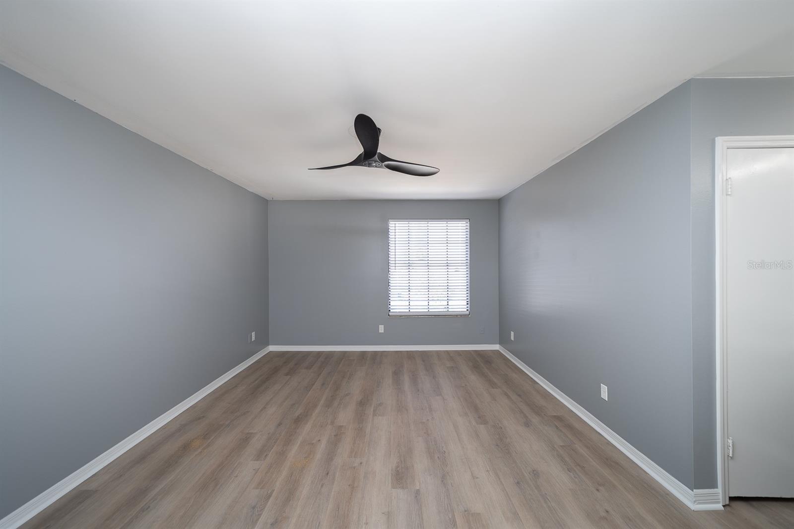 Image 21 of 29 For 16076 Dawnview Drive