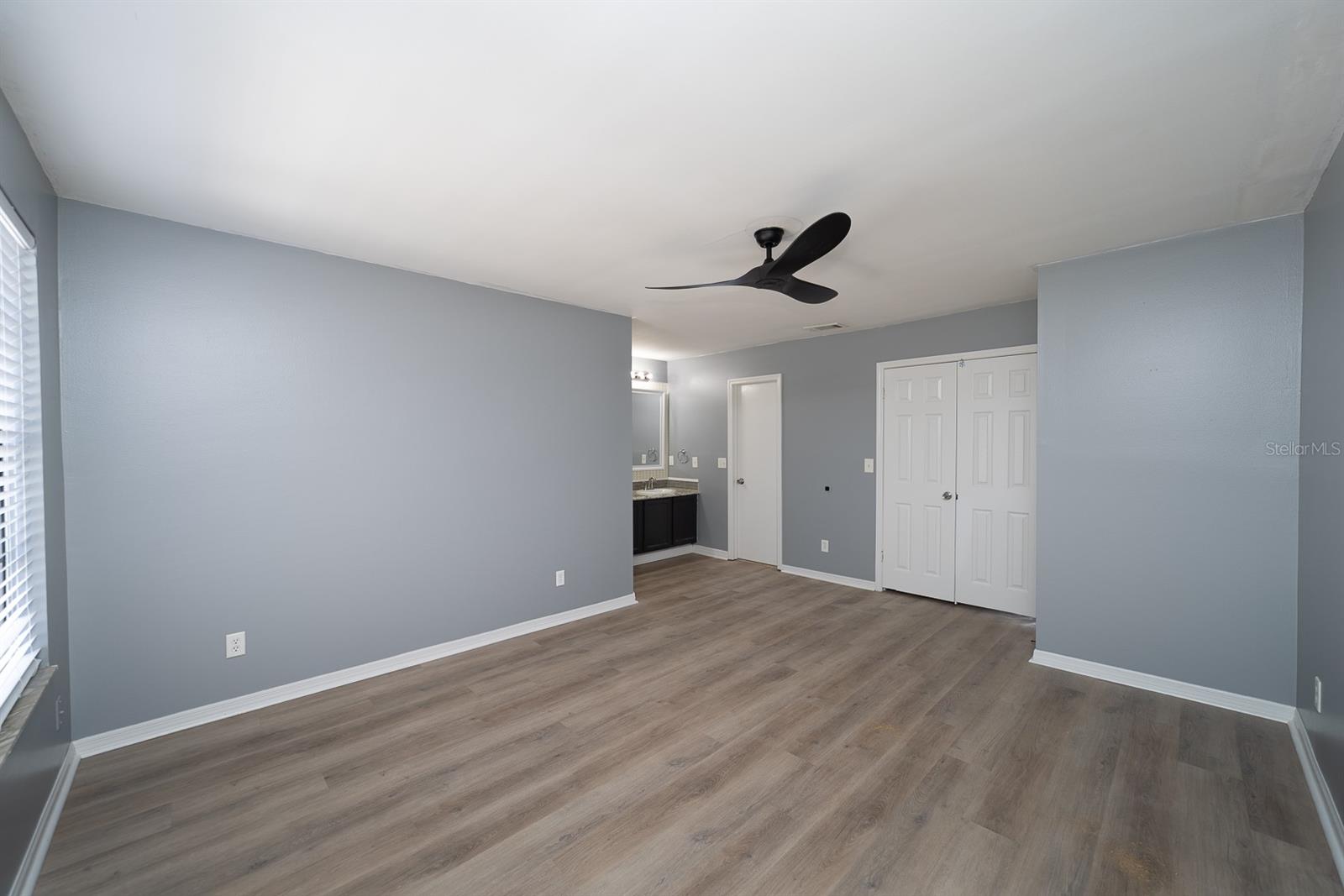 Image 22 of 29 For 16076 Dawnview Drive