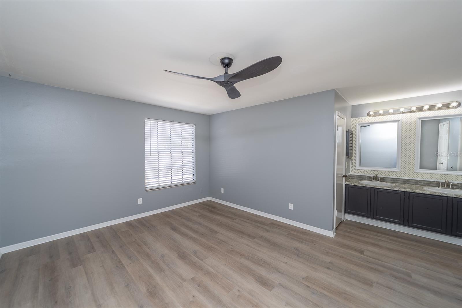 Image 23 of 29 For 16076 Dawnview Drive