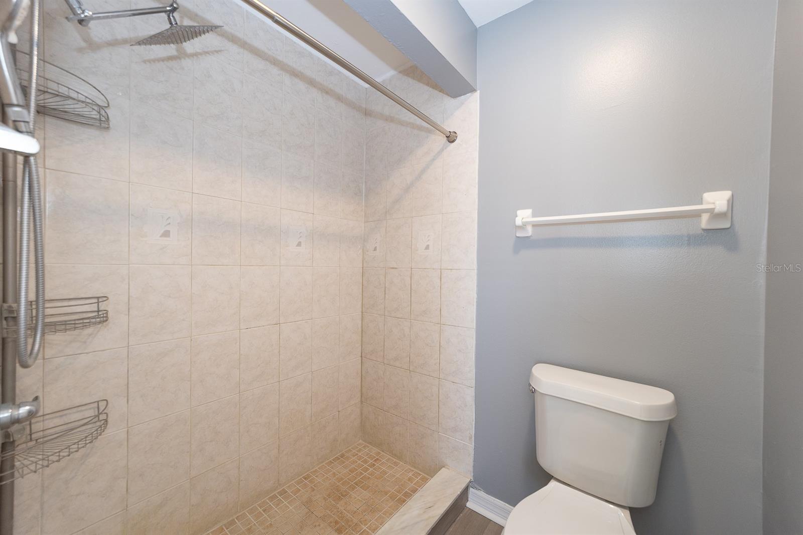 Image 25 of 29 For 16076 Dawnview Drive