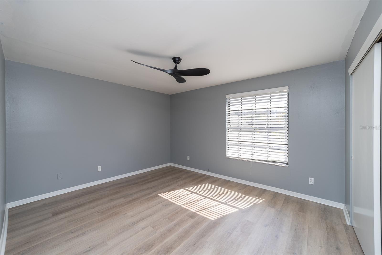 Image 27 of 29 For 16076 Dawnview Drive