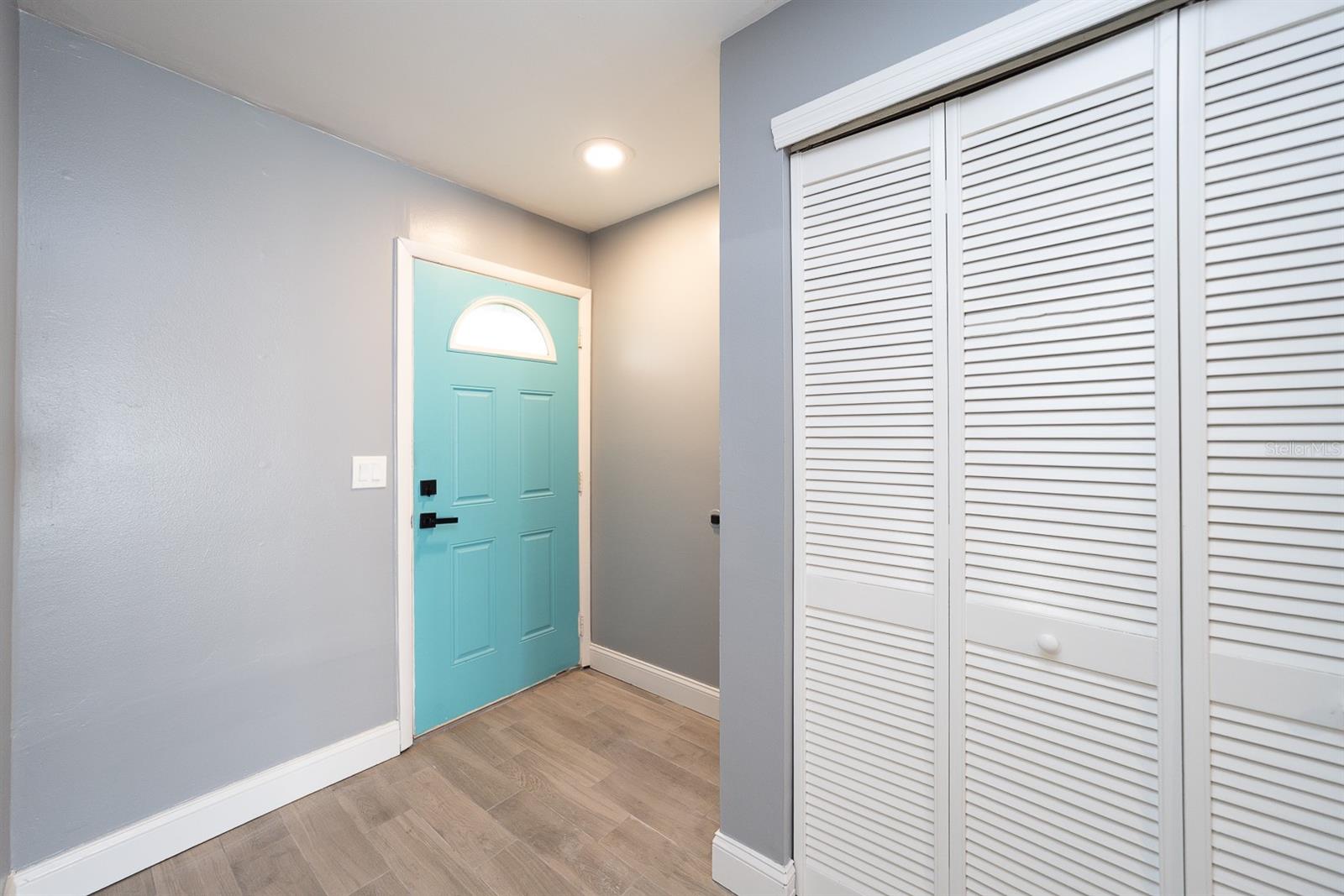 Image 7 of 29 For 16076 Dawnview Drive