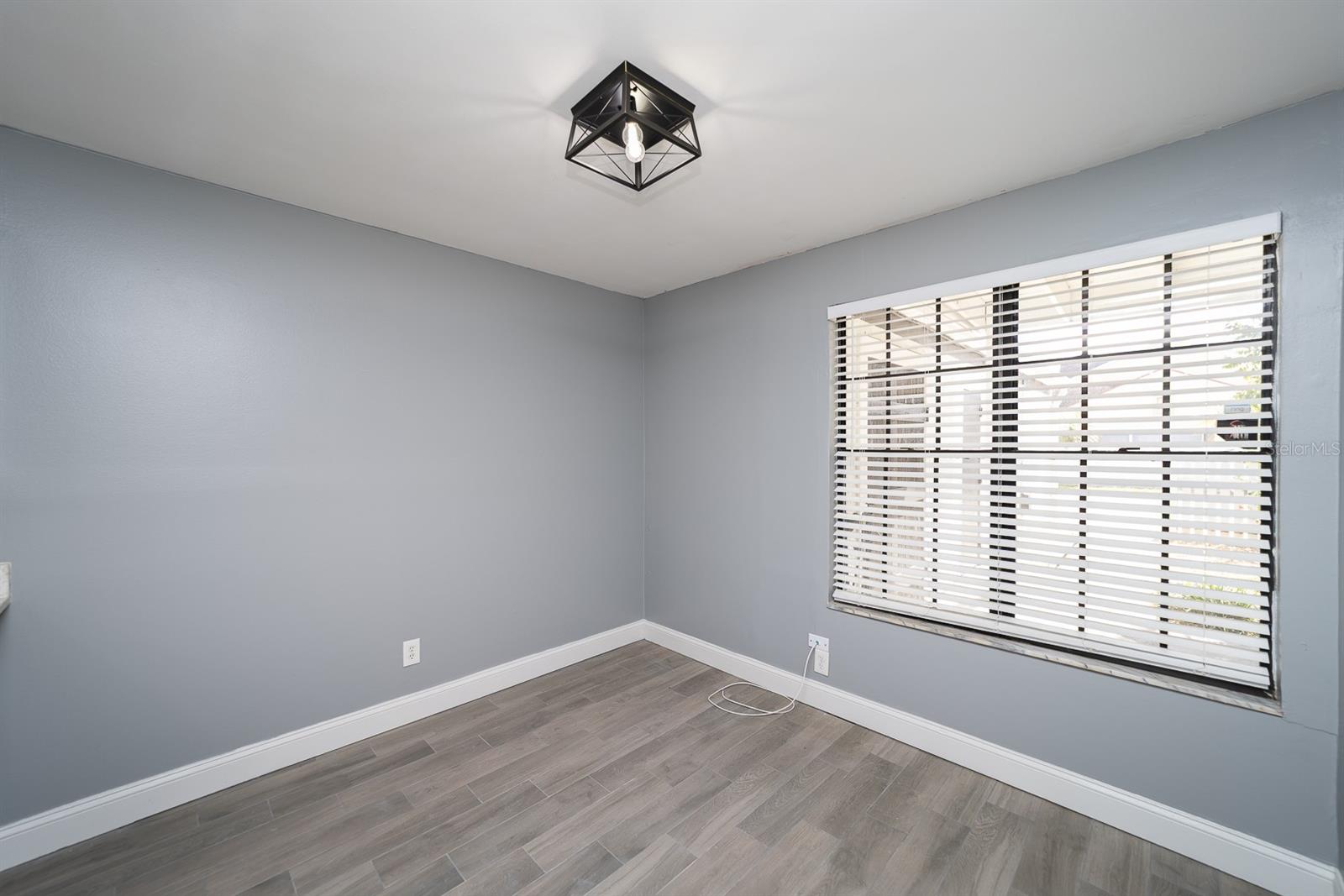 Image 8 of 29 For 16076 Dawnview Drive