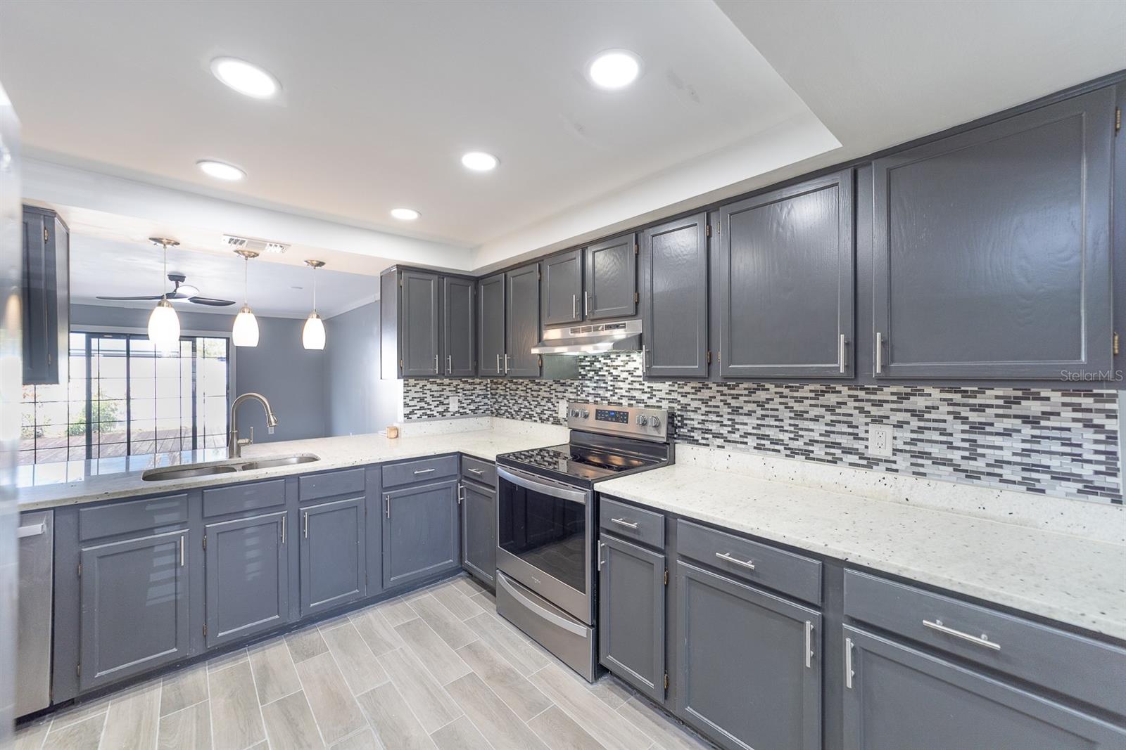 Image 9 of 29 For 16076 Dawnview Drive