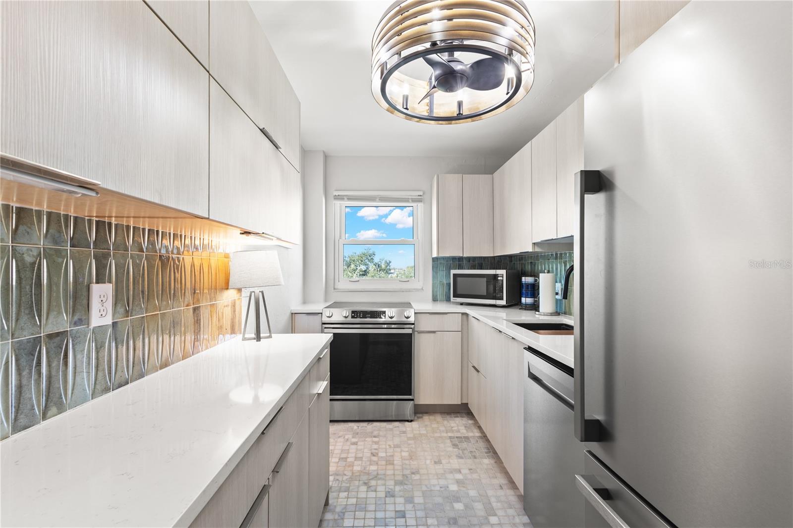 Image 11 of 31 For 841 4th Avenue N 53