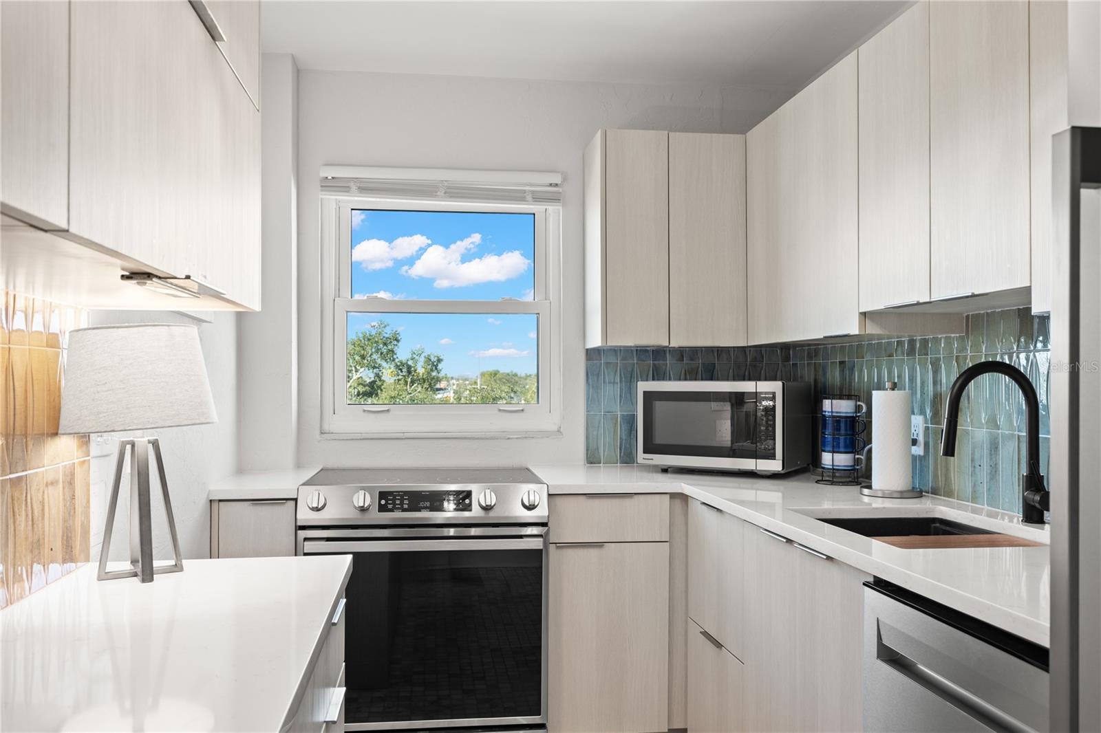 Image 12 of 31 For 841 4th Avenue N 53