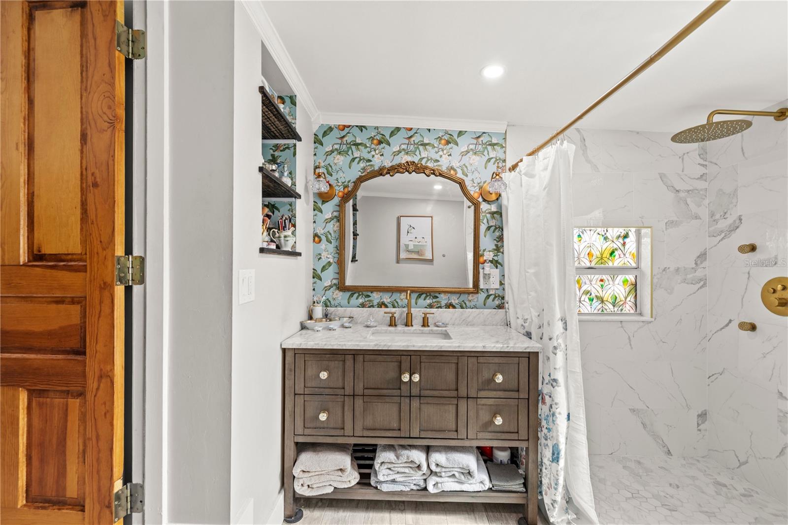 Listing photo id 11 for 3704 Platt Street