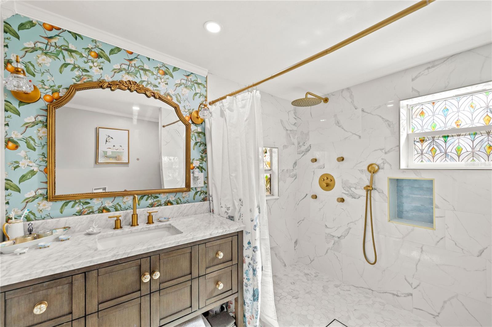 Listing photo id 13 for 3704 Platt Street