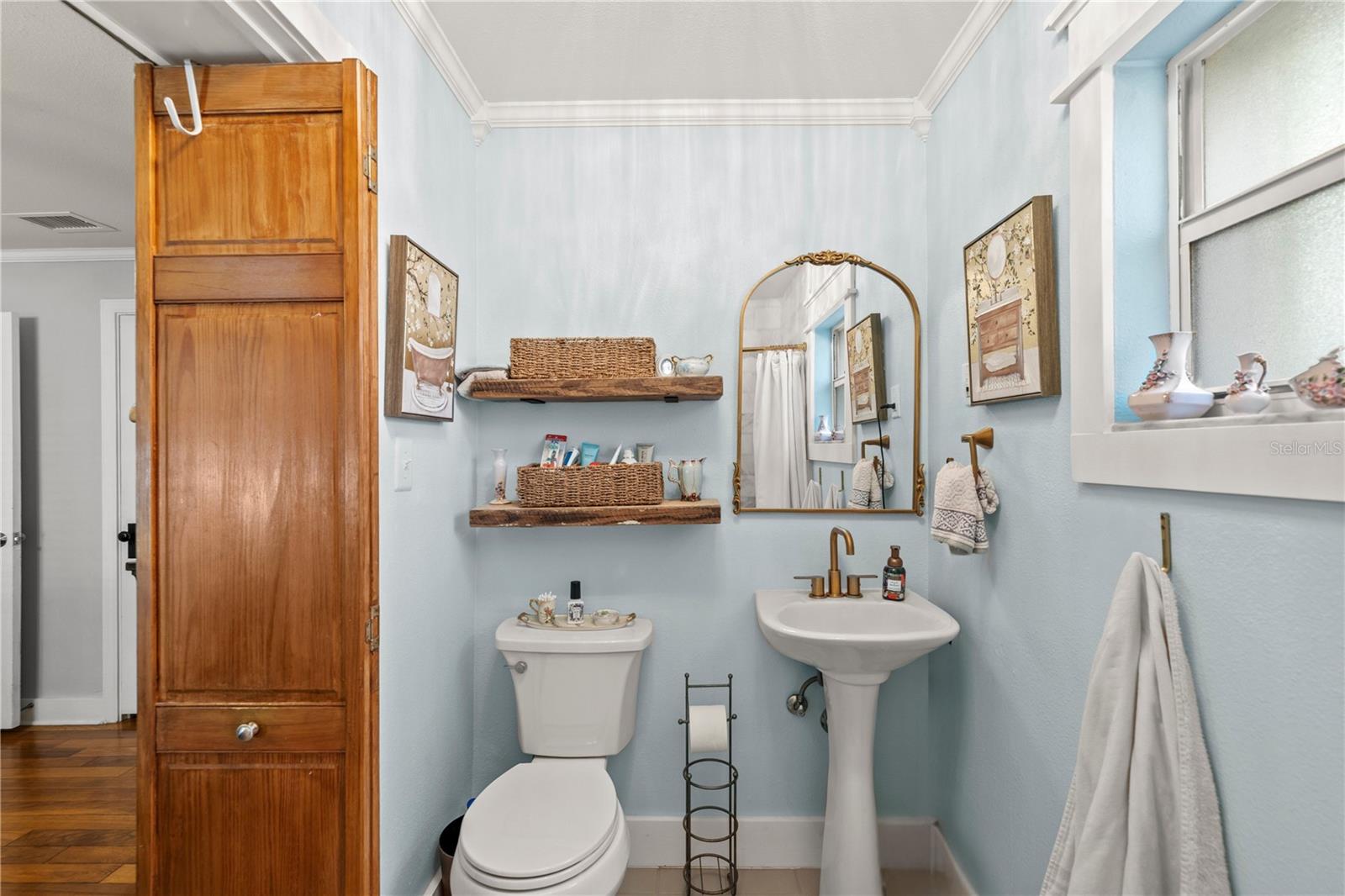 Listing photo id 17 for 3704 Platt Street