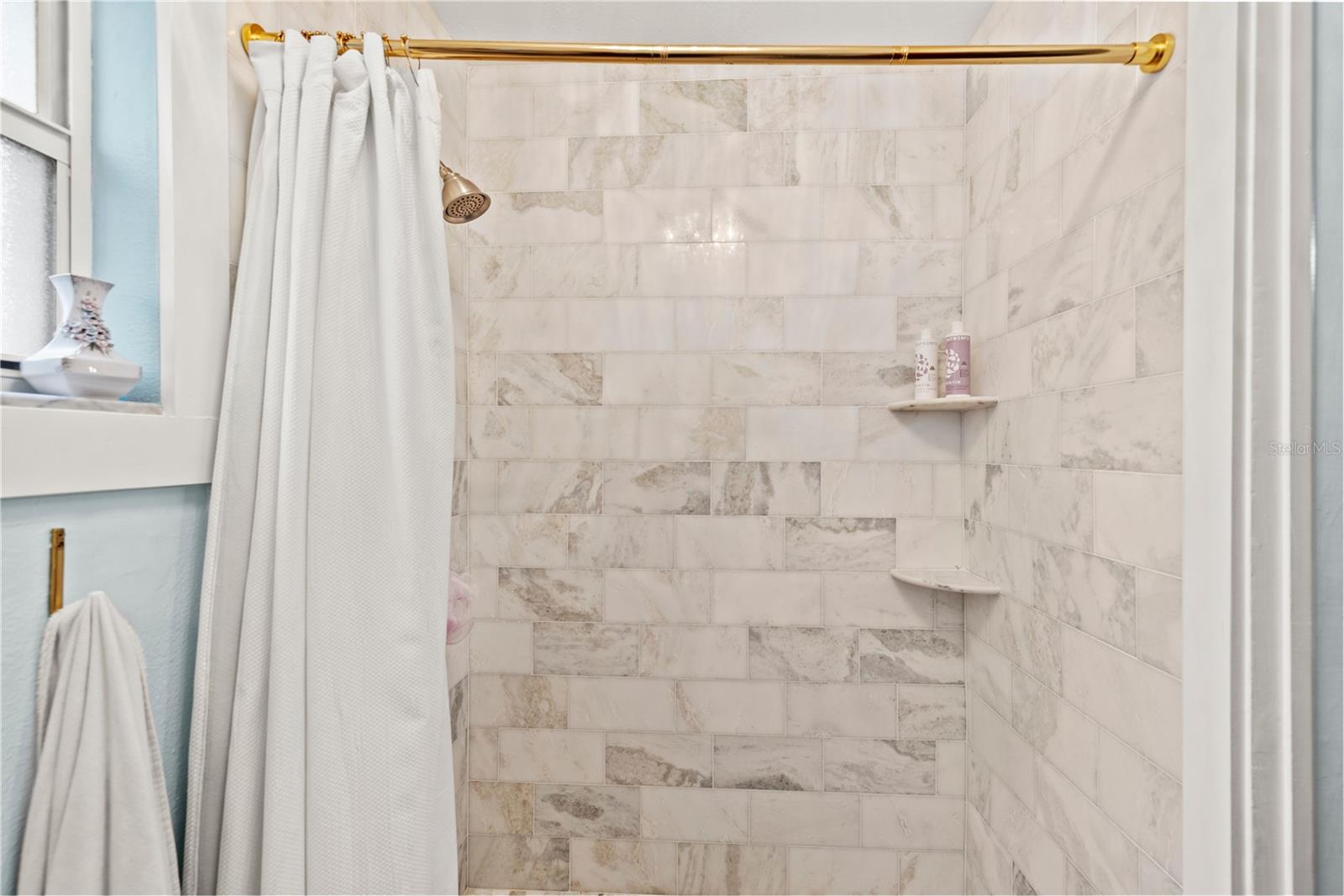 Listing photo id 19 for 3704 Platt Street