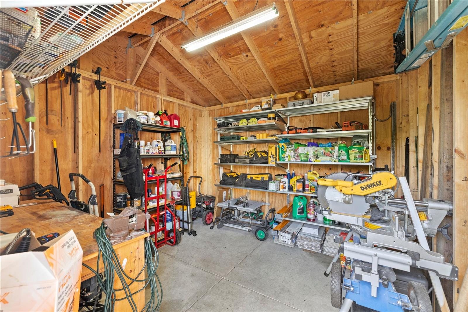 Listing photo id 27 for 3704 Platt Street