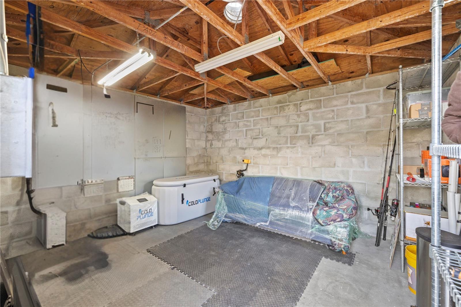 Listing photo id 28 for 3704 Platt Street