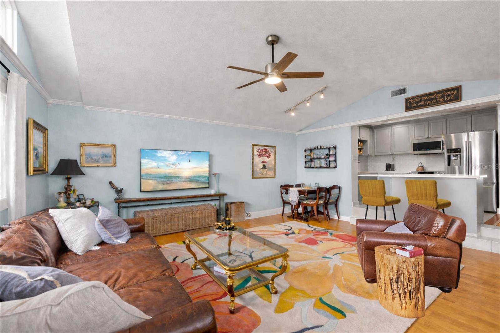 Listing photo id 3 for 3704 Platt Street