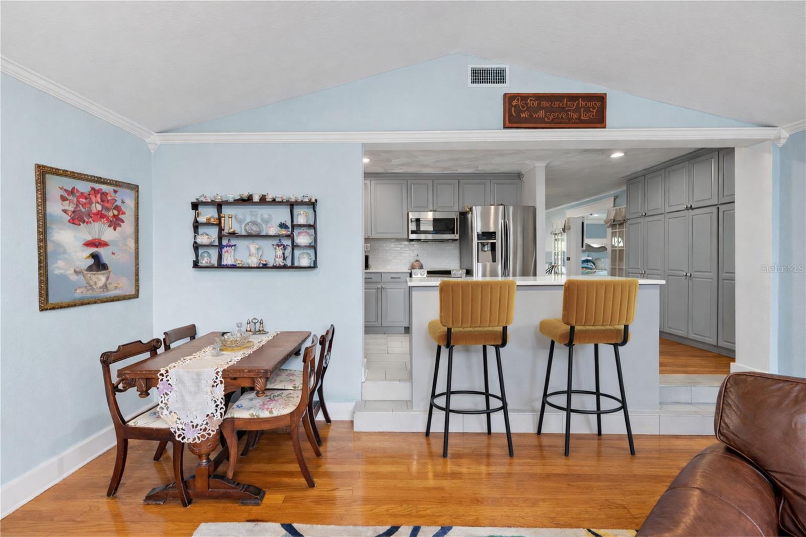 Listing photo id 4 for 3704 Platt Street