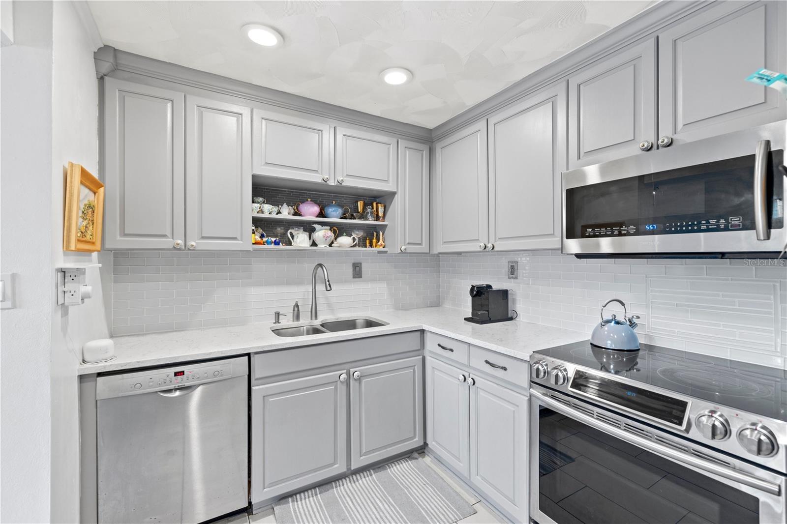 Listing photo id 6 for 3704 Platt Street