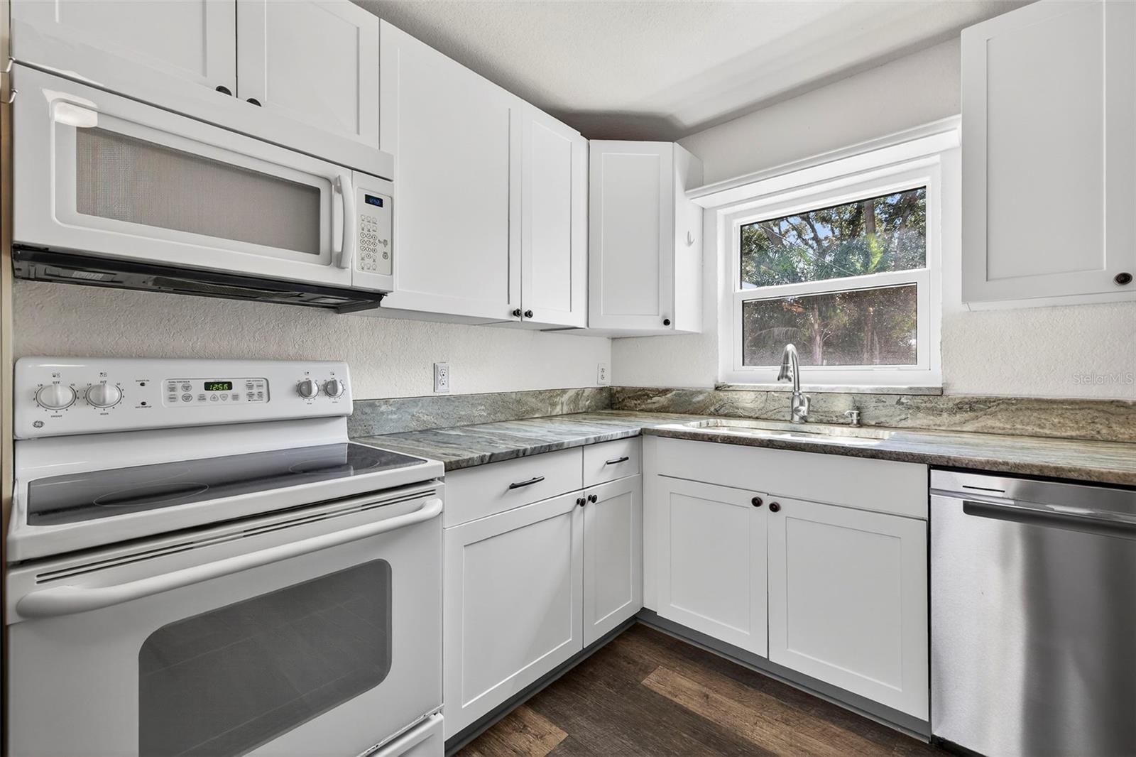 Image 11 of 30 For 1210 46th Avenue N