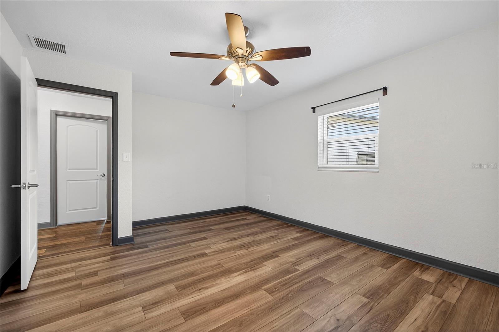 Image 15 of 30 For 1210 46th Avenue N