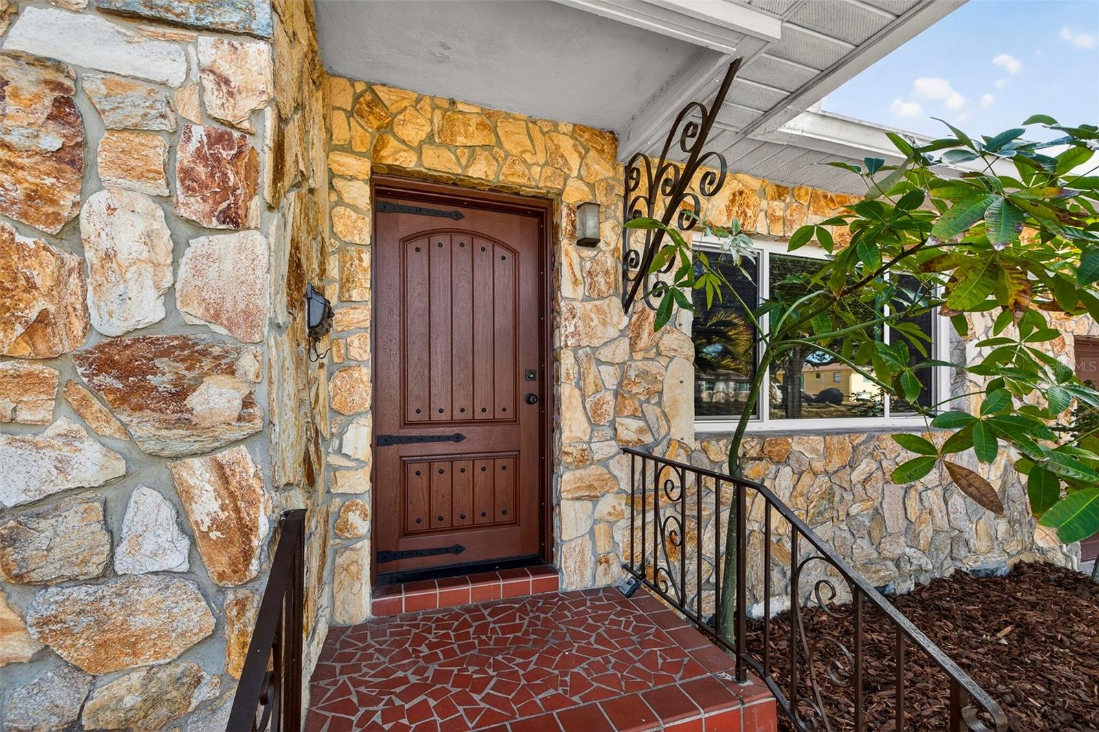 Image 3 of 30 For 1210 46th Avenue N