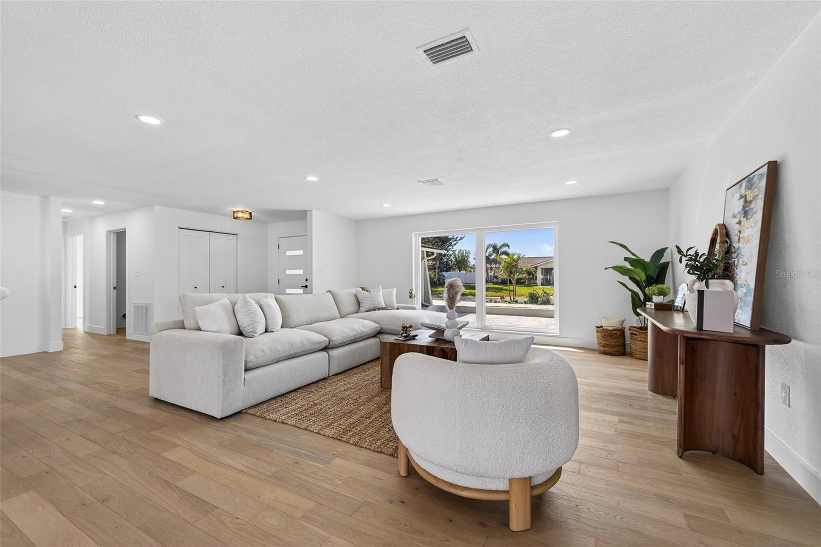 Listing photo id 9 for 4426 43rd Street S