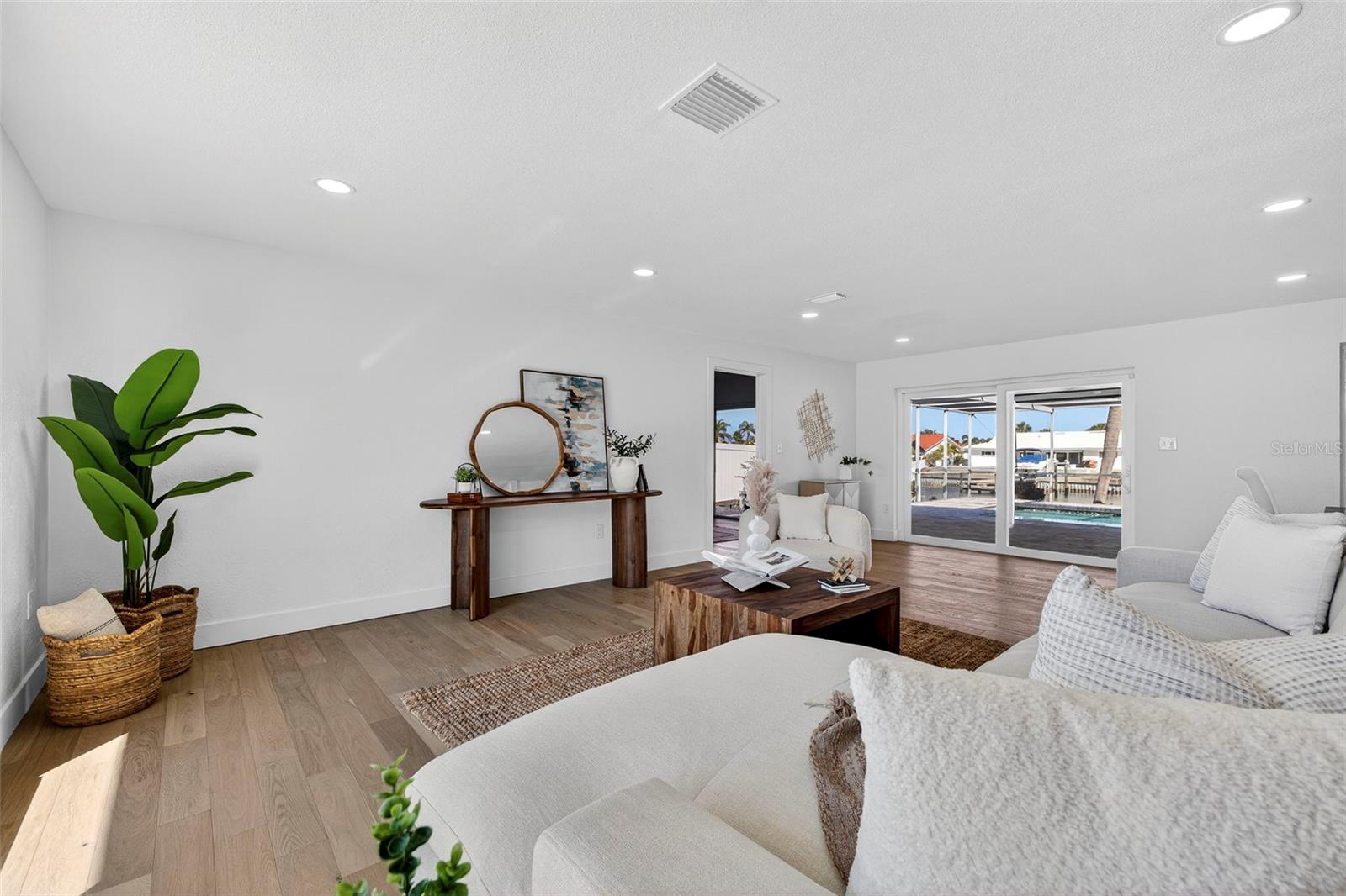 Listing photo id 10 for 4426 43rd Street S