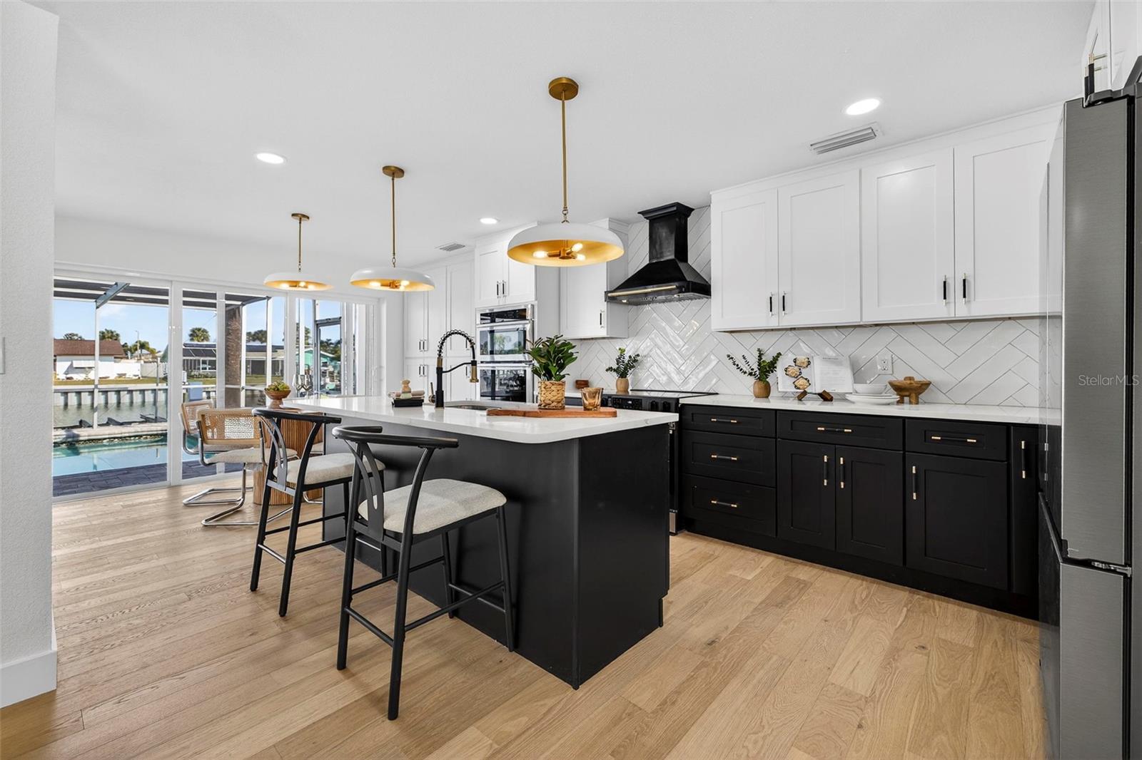 Listing photo id 13 for 4426 43rd Street S